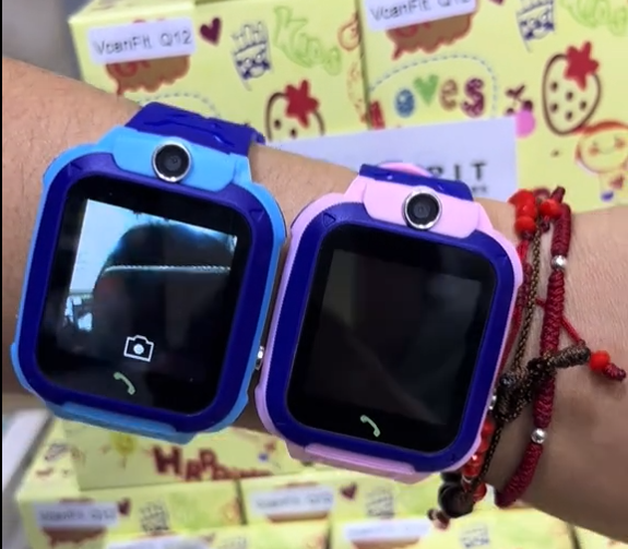 Permite comunicación sin exponer al niño a redes sociales-Reloj con GPS + Llamadas